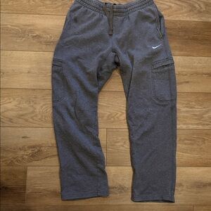 Nike Men’s Gray Sweatpants Medium